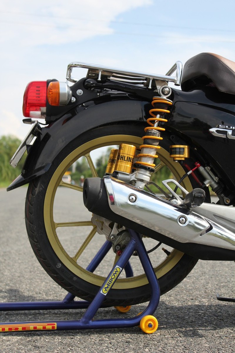 Super Cub 50cc 'độc nhất vô nhị' với dàn đồ chơi hàng trăm triệu