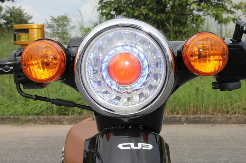 Super Cub 50cc 'độc nhất vô nhị' với dàn đồ chơi hàng trăm triệu