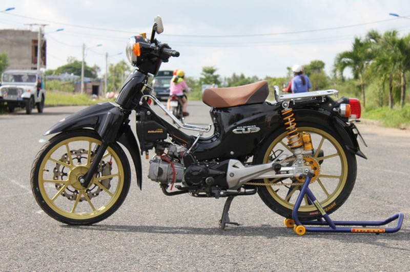 Super Cub 50cc 'độc nhất vô nhị' với dàn đồ chơi hàng trăm triệu