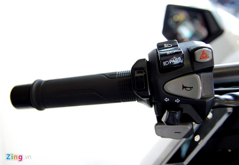 Xe 'phi thuyền' Honda NM4-02 có sưởi ấm tay lái đã về VN - ảnh 2