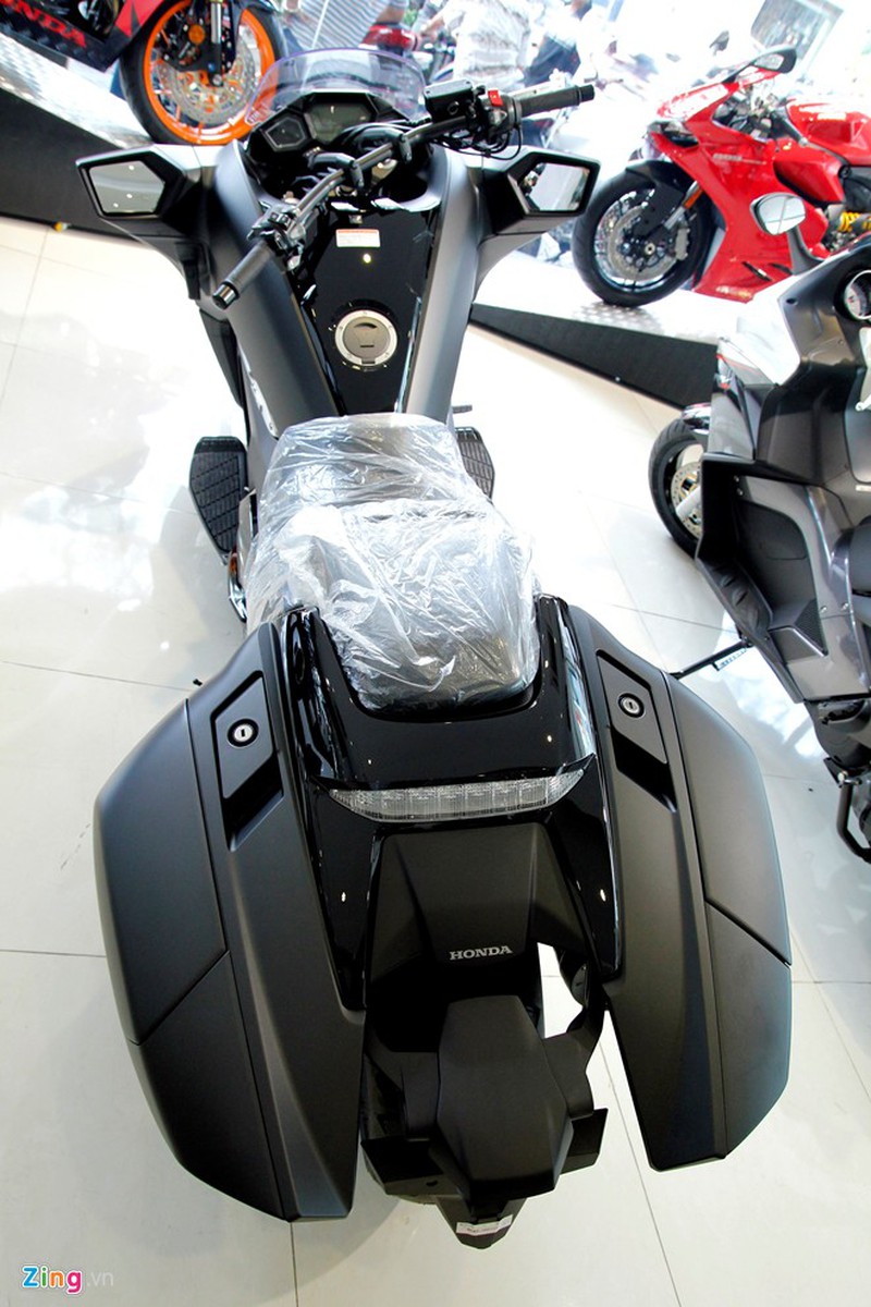 Xe 'phi thuyền' Honda NM4-02 có sưởi ấm tay lái đã về VN - ảnh 6