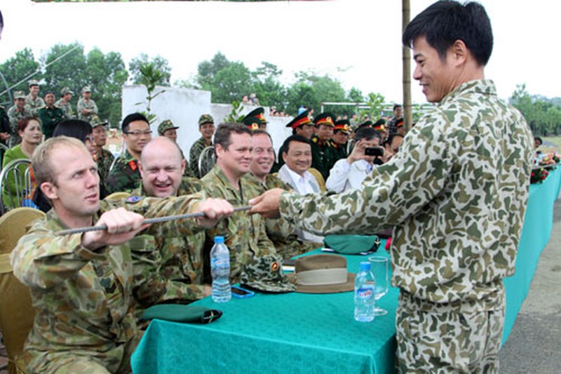 Đặc công VN thể hiện tuyệt kỹ trước lực lượng đặc biệt Australia - ảnh 10