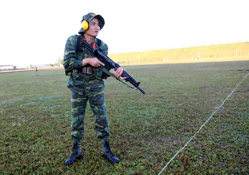 Các tư thế đứng, nằm, ngồi bắn súng trường tiêu chuẩn - ảnh 1