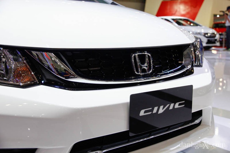 So sánh Toyota Altis và Honda Civic trong tầm giá 750-950 triệu - ảnh 2