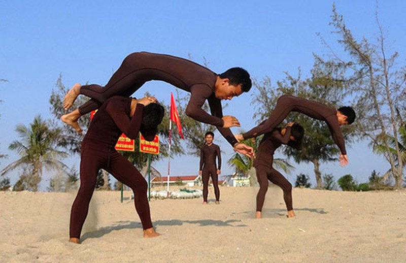 Đặc công nước khổ luyện nơi biển biếc - ảnh 2