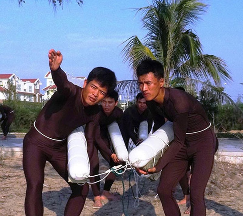 Đặc công nước khổ luyện nơi biển biếc - ảnh 5