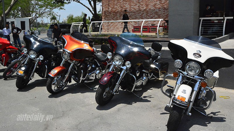 Hàng trăm chiếc HarleyDavidson tụ tập tại Hà Nội  Xe