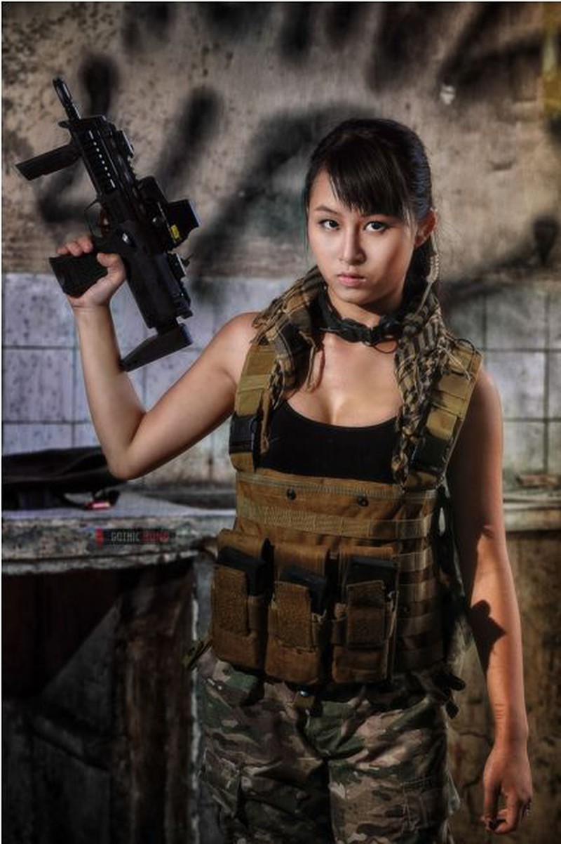 Cận cảnh trang phục, vũ khí trong phim hành động VN theo phong cách Holywood - ảnh 3