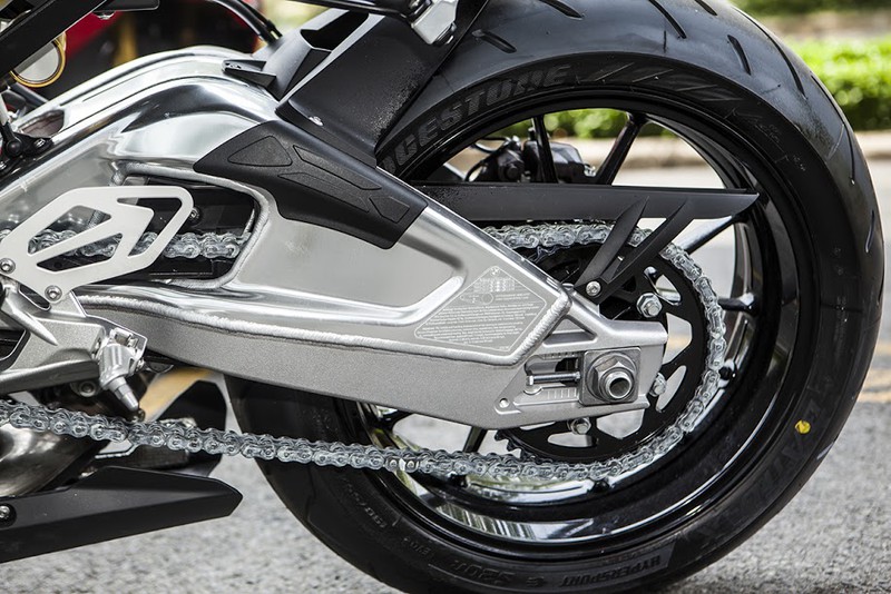 Euro Auto đưa siêu mô tô BMW S1000RR giá hơn 700 triệu đồng về VN - ảnh 3