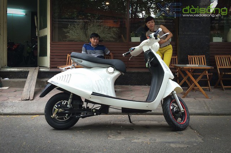 Chi tiết xe điện giá 12 triệu nhái siêu phẩm Vespa 946 - ảnh 1