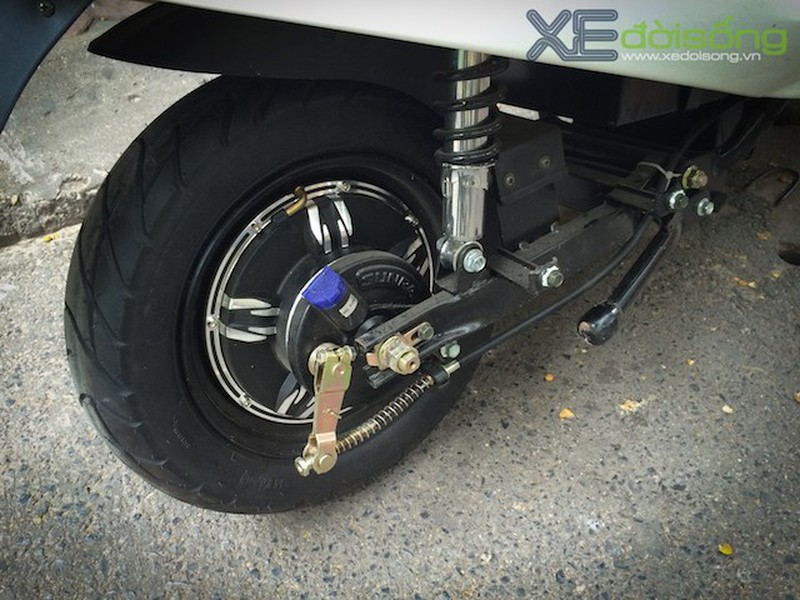 Chi tiết xe điện giá 12 triệu nhái siêu phẩm Vespa 946 - ảnh 11
