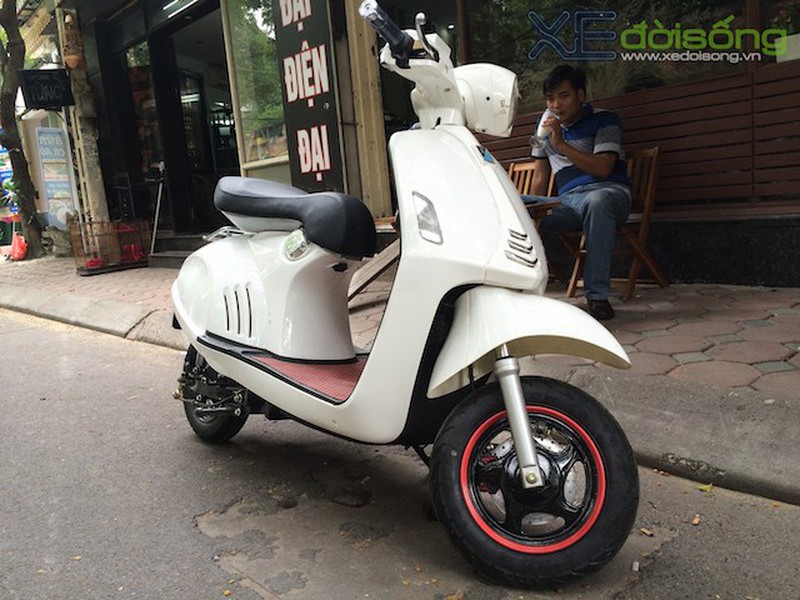 Chi tiết xe điện giá 12 triệu nhái siêu phẩm Vespa 946 - ảnh 2