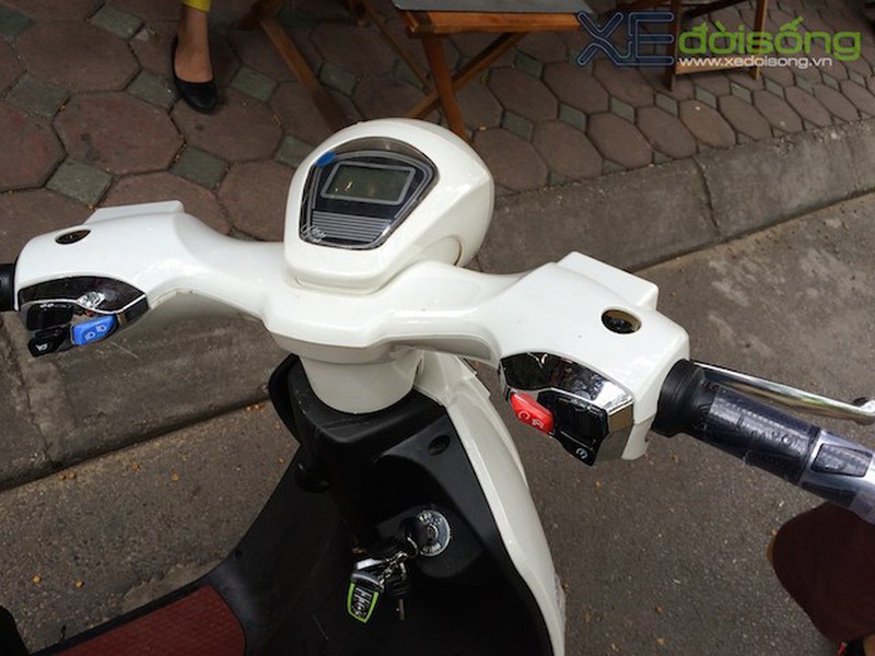 Chi tiết xe điện giá 12 triệu nhái siêu phẩm Vespa 946 - ảnh 3