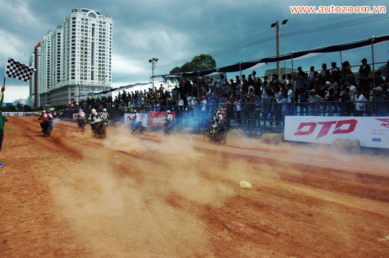 Hình ảnh trở lại sau 18 năm tại Vietnam Motor Cub Prix 2015 - ảnh 2