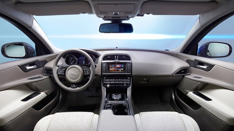 Jaguar XE - xe sang giá 2 tỷ đồng hấp dẫn khách tham quan VIMS 2015 - ảnh 7
