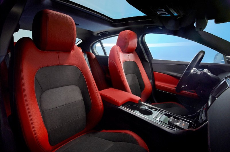 Jaguar XE - xe sang giá 2 tỷ đồng hấp dẫn khách tham quan VIMS 2015 - ảnh 10