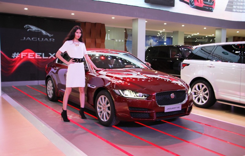 Jaguar XE - xe sang giá 2 tỷ đồng hấp dẫn khách tham quan VIMS 2015 - ảnh 1