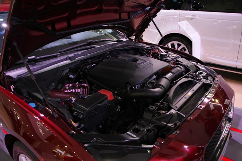 Jaguar XE - xe sang giá 2 tỷ đồng hấp dẫn khách tham quan VIMS 2015 - ảnh 5