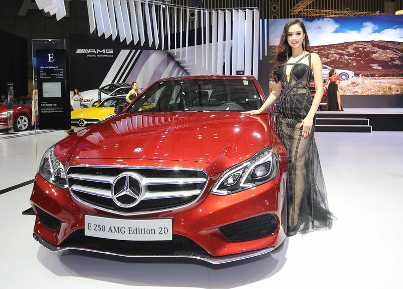 Mercedes-Benz hút khách triển lãm bằng xe sang và dàn sao Việt - ảnh 3
