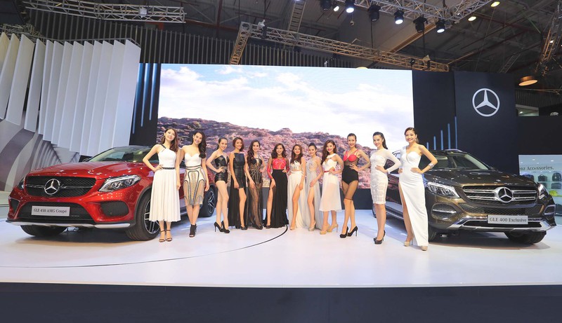 Mercedes-Benz hút khách triển lãm bằng xe sang và dàn sao Việt - ảnh 5
