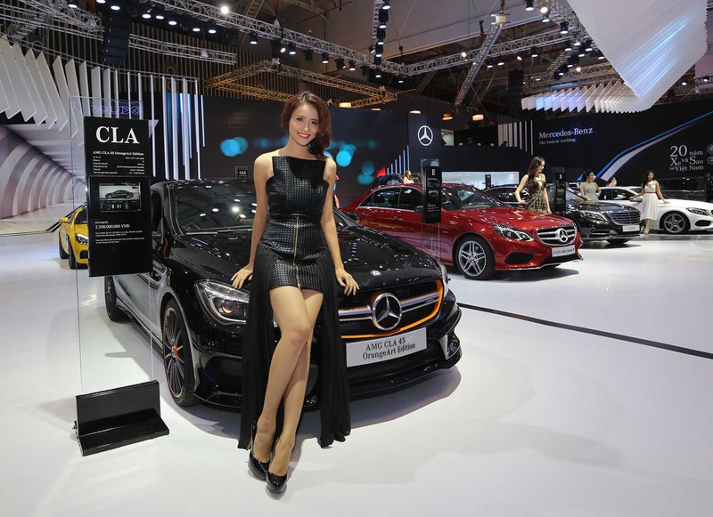 Mercedes-Benz hút khách triển lãm bằng xe sang và dàn sao Việt - ảnh 6