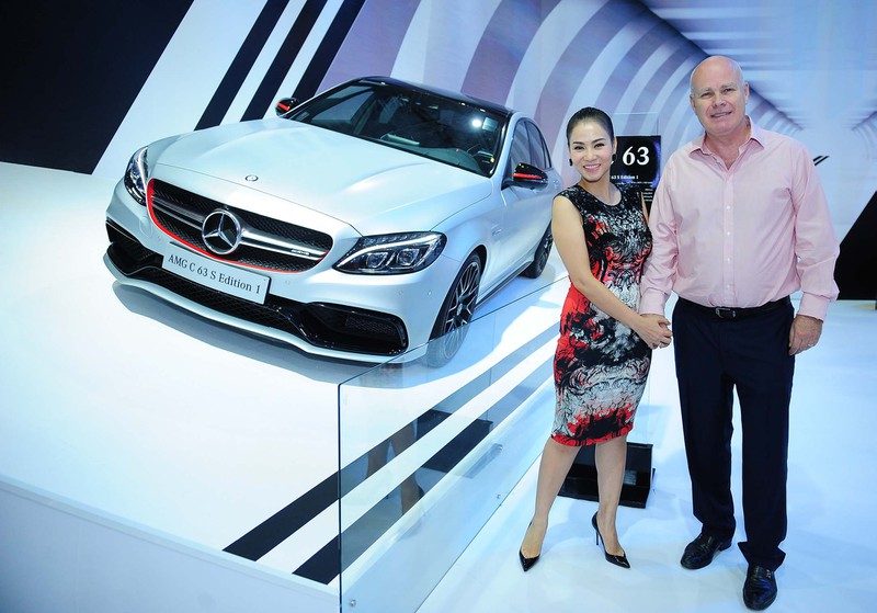 Mercedes-Benz hút khách triển lãm bằng xe sang và dàn sao Việt - ảnh 11