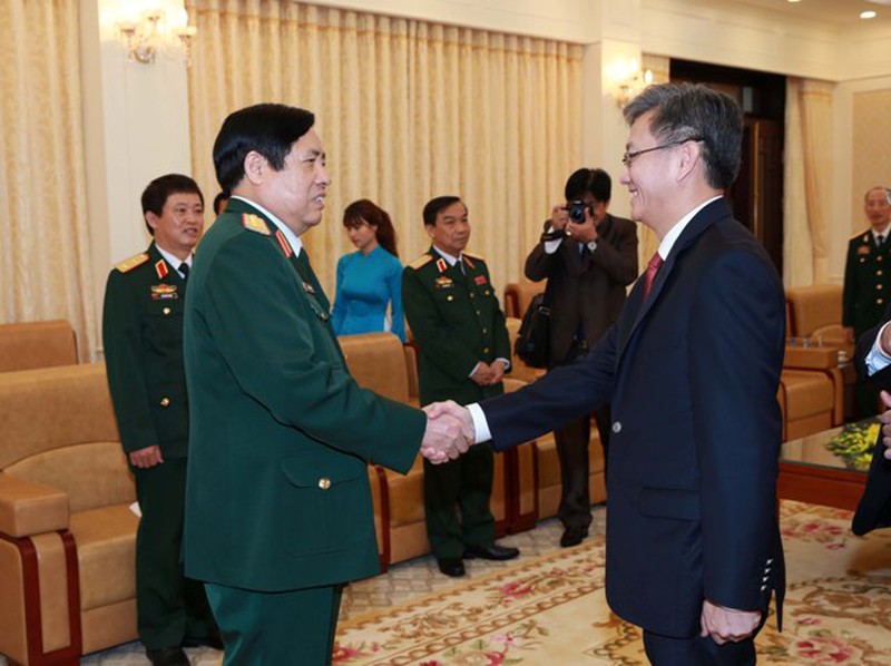 Đại sứ Lào Thongsavanh Phomvihane thăm Bộ Quốc phòng - ảnh 1