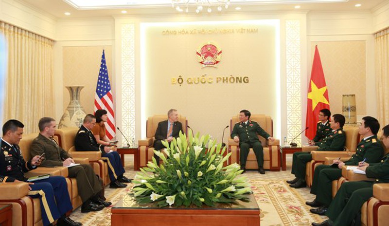 Đại sứ của 4 cường quốc tiếp kiến Đại tướng Ngô Xuân Lịch - ảnh 1