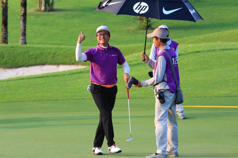 Golfer Đường Ngọc Dương giành xe Mercedes 1,5 tỷ đồng chỉ sau một cú vung gậy - ảnh 5