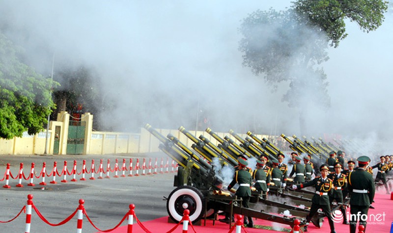 105 quả đại bác nổ vang trời mừng Quốc khánh 2/9 - ảnh 11