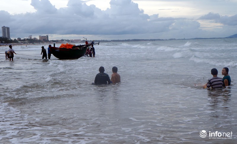 Ngư dân Vũng Tàu nhọc nhằn bám biển mưu sinh - ảnh 13