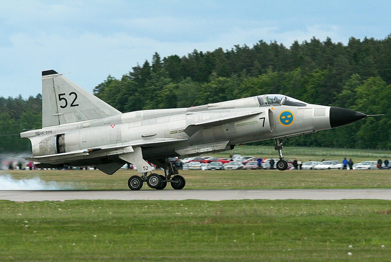 Cận cảnh chiến đấu cơ SAAB AJ-37 Viggen của Thụy Điển - ảnh 2