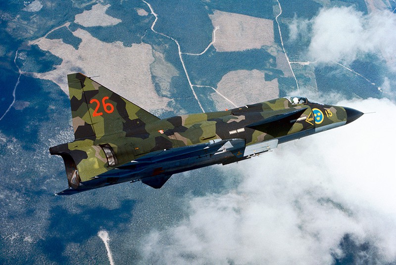 Cận cảnh chiến đấu cơ SAAB AJ-37 Viggen của Thụy Điển - ảnh 8