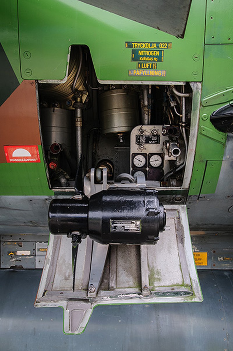 Cận cảnh chiến đấu cơ SAAB AJ-37 Viggen của Thụy Điển - ảnh 10