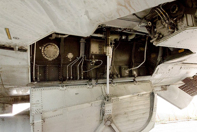 Cận cảnh chiến đấu cơ SAAB AJ-37 Viggen của Thụy Điển - ảnh 11