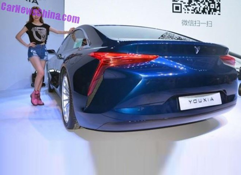 Hãng TQ ra mắt xe “giống” siêu phẩm chạy điện Tesla Model S của Mỹ - ảnh 5