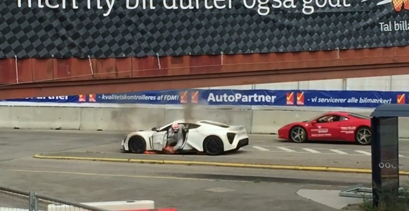 Đối thủ của Bugatti Veron bốc cháy trên đường đua - ảnh 2