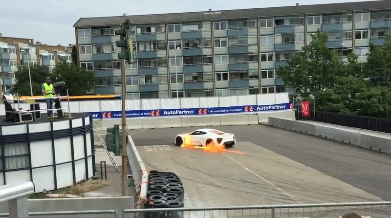 Đối thủ của Bugatti Veron bốc cháy trên đường đua - ảnh 3