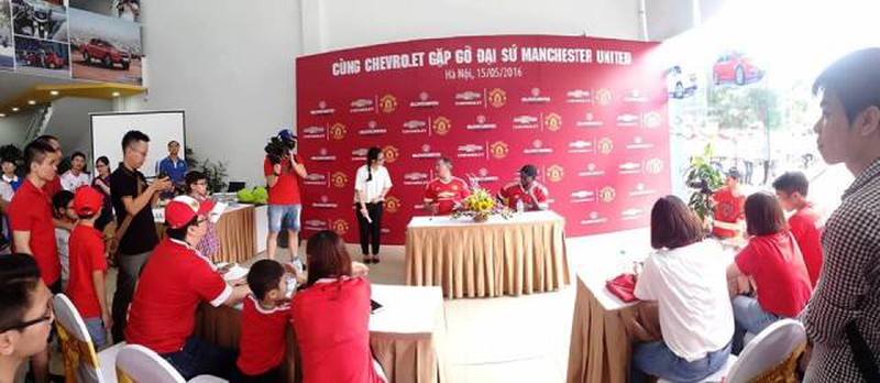 Cựu sao MU 'đổ bộ' đại lý xe Chevrolet Newway Hà Nội - ảnh 3