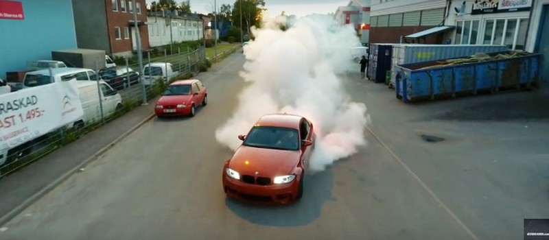 Mãn nhãn màn drift và đốt lốp của hàng hiếm BMW 1M Coupe - ảnh 1