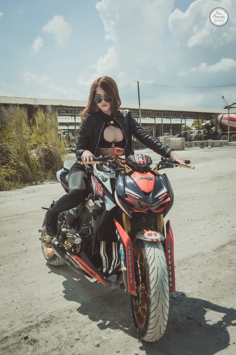 Kawasaki Z1000 tôn dáng quyến rũ của 'bản sao Ngọc Trinh' - ảnh 5