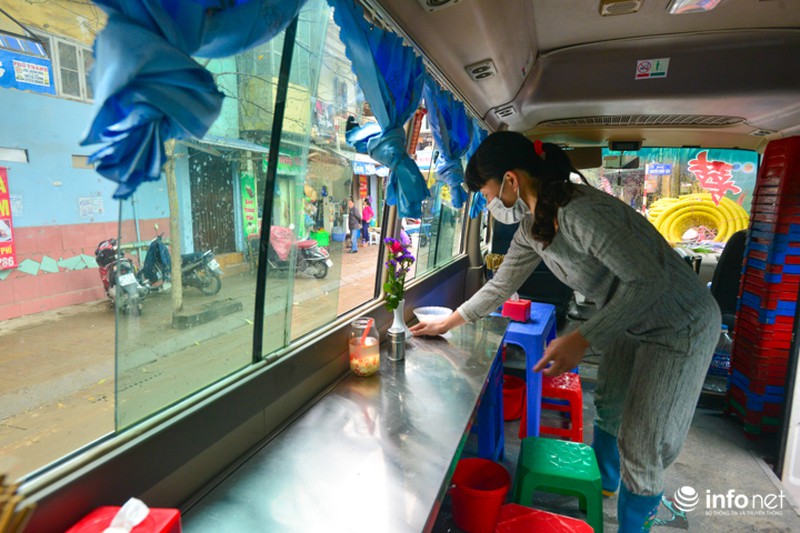 Độc đáo quán phở trên xe ô tô đầu tiên tại Hà Nội - ảnh 10