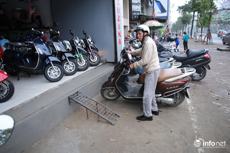 Phá bỏ tam cấp, lập lại vỉa hè đã được thực hiện từ sau năm 1993 - ảnh 2