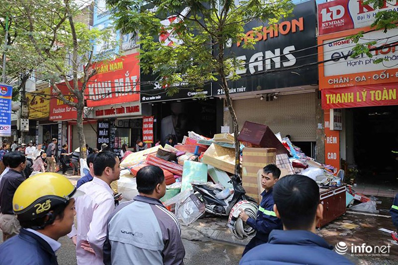 Hà Nội: Cháy cửa hàng chăn ga gối trên đường Xuân Thuỷ - ảnh 4
