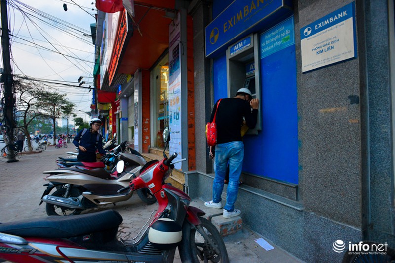 Bi hài chuyện rút tiền ở cây ATM sau chiến dịch