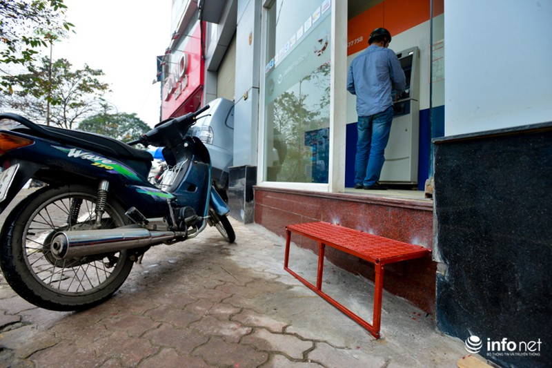 Bi hài chuyện rút tiền ở cây ATM sau chiến dịch