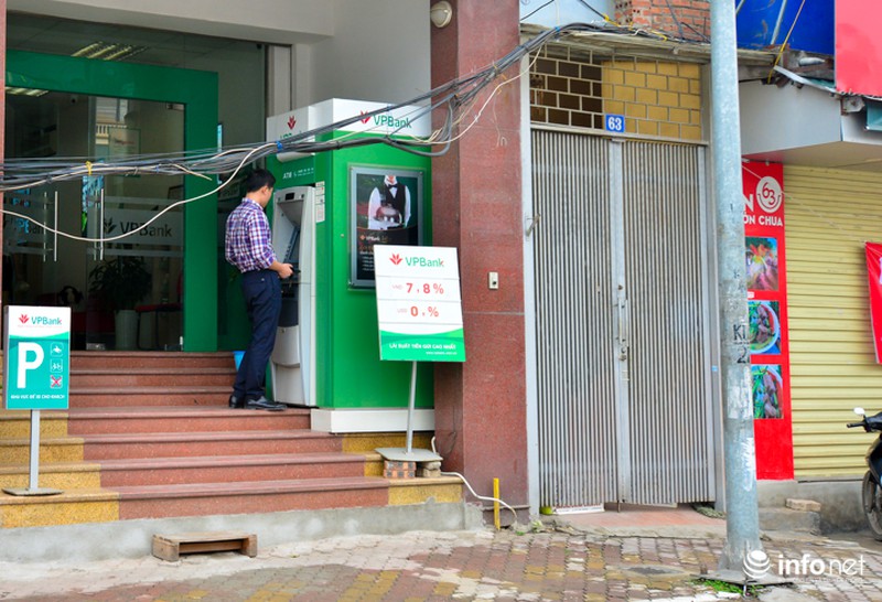 Bi hài chuyện rút tiền ở cây ATM sau chiến dịch