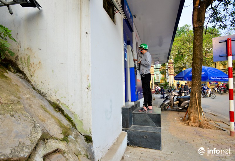 Bi hài chuyện rút tiền ở cây ATM sau chiến dịch