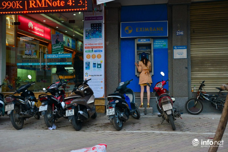 Bi hài chuyện rút tiền ở cây ATM sau chiến dịch