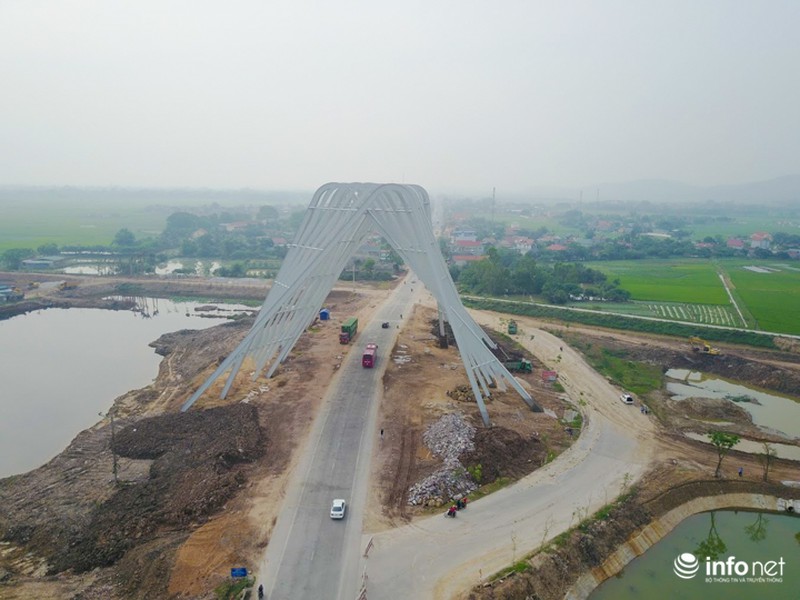 Cận cảnh cổng chào gần 200 tỷ của tỉnh Quảng Ninh - ảnh 1